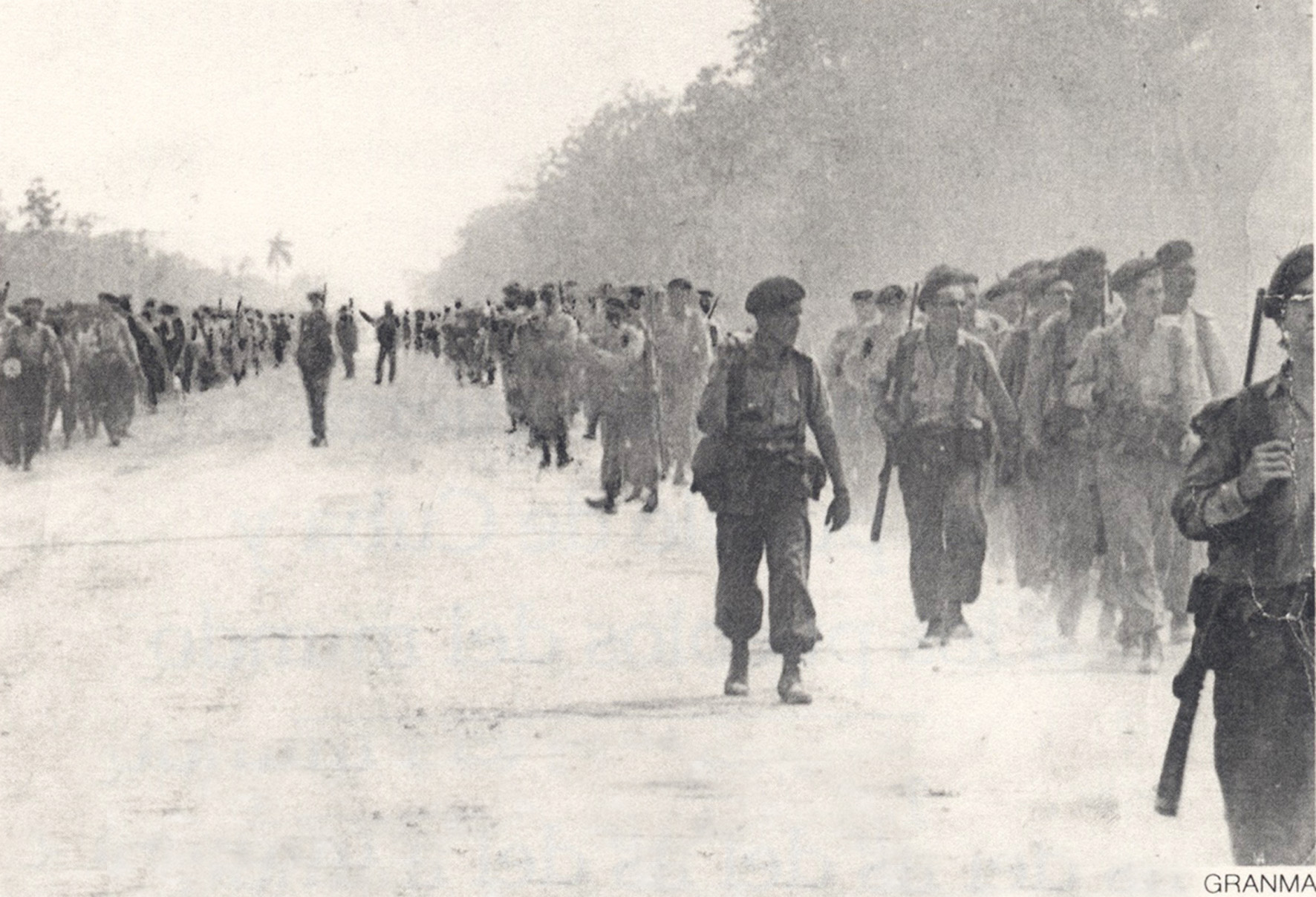 08 - Miliziani in marcia sulla Carretera 116 verso Palpite 