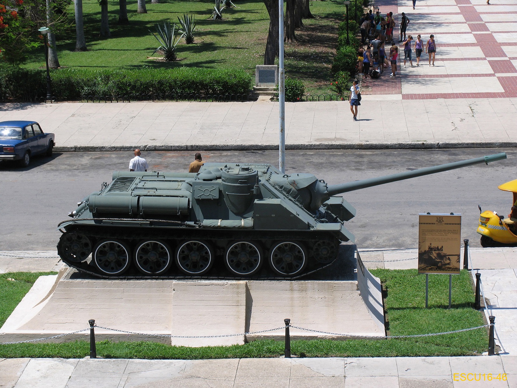 Foto scattate a L'Avana, al carro corazzato SU-100 dal quale Fidel Castro cannoneggi la nave Houston
