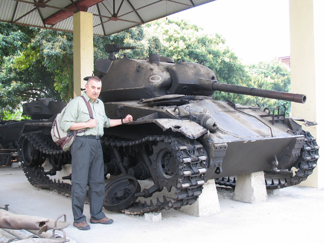 Portico museale dei residuati bellici Carri M24 Chaffee statunitensi forniti ai francesi 