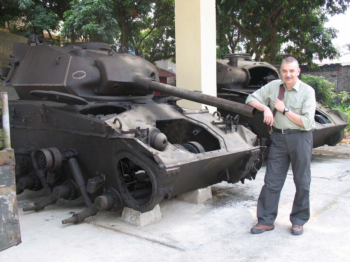 Portico museale dei residuati bellici Carri M24 Chaffee statunitensi forniti ai francesi 