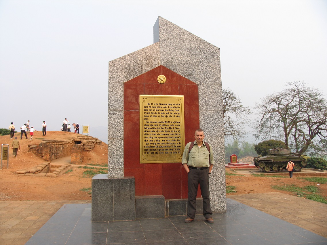 Sulla collina poco a nordovest del Memoriale. Monumento commemorativo
