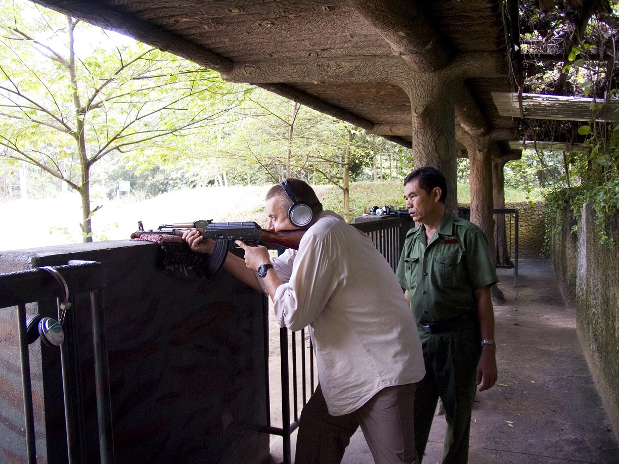 Al poligono di tiro con il kalashnikov