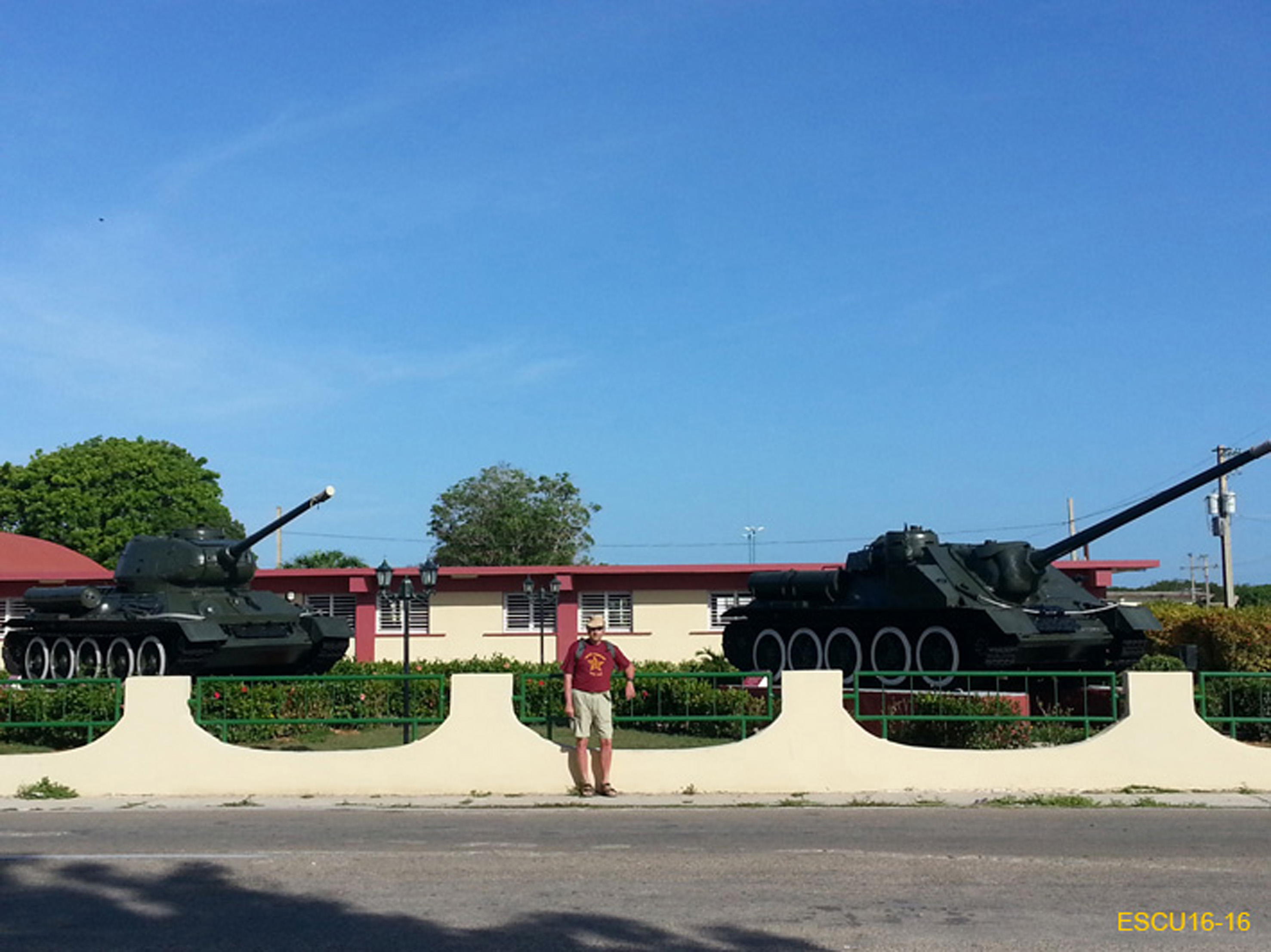16 - Playa Girn. Di fronte al Museo Memoriale della Battaglia.