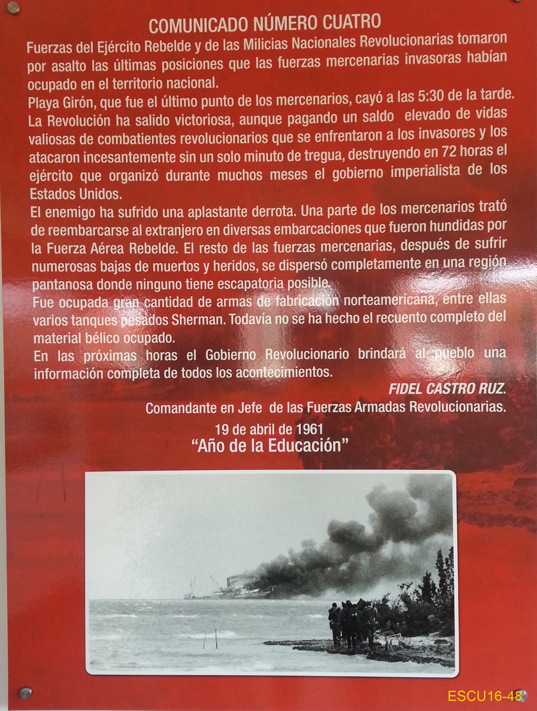Il pannello che mostra la nave Rio Escondido in fiamme