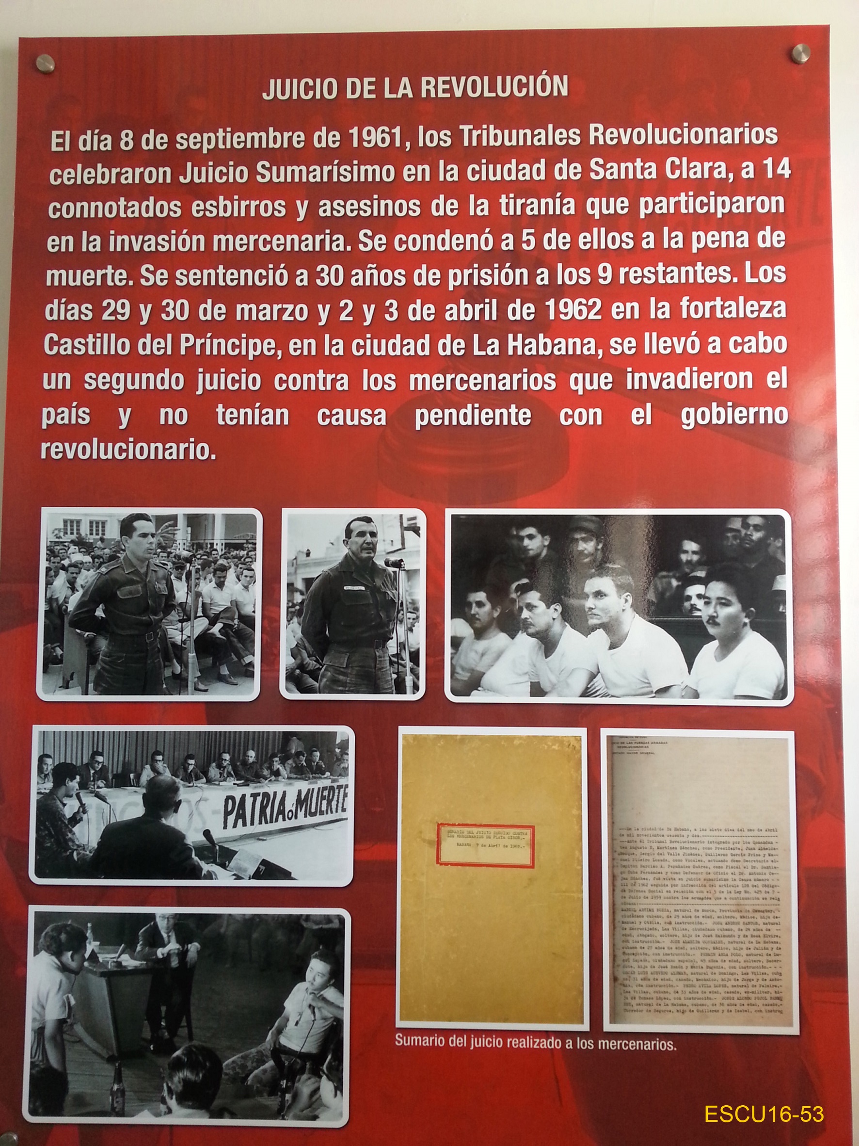 Pannelli con immagini che illustrano le ultime fasi della battaglia, la cattura dei mercenarios , le fasi del processo e della liberazione dei prigionieri.